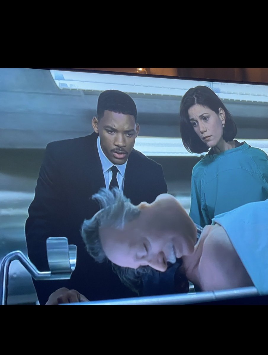 mumzeefaith's tweet photo. @UAPJames @UAPLuigi Remember that scene in Men in Black? https://t.co/D28hSSByRa
