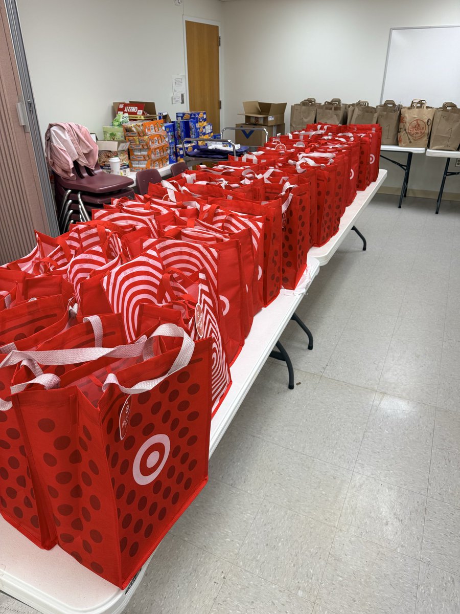 devoll3399's tweet image. Help those dealing with food insecurity #target #foodinsecurity #bags #Target