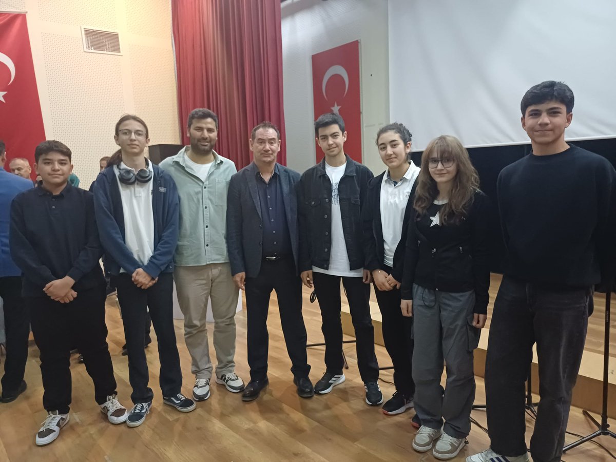 YBilsem's tweet photo. Türkiye’nin İlk Uzay Mühendisi Turgay Karakaş Buluşması Etkinliğinde Türkiye’nin ilk uzay mühendisi ünvanına sahip Turgay Karakaş, mesleki yolculuğunu ve bu süreçte karşılaştığı güçlükleri öğrencilerimizle paylaştı.
@MebOrgm @Murat4Kucukali @T_Kurtbeyoglu @MemYenimahalle https://t.co/U1uhSfkznX