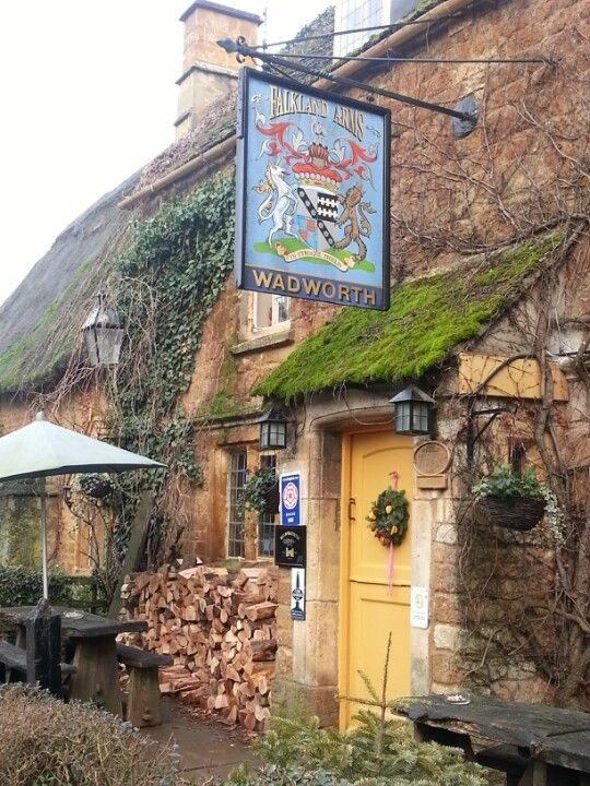 Britains___Pubs's tweet photo. Be there for them as they have always been there for us. 

The Falkland Arms, Chipping Norton, Oxfordshire https://t.co/egAxlBi3l2