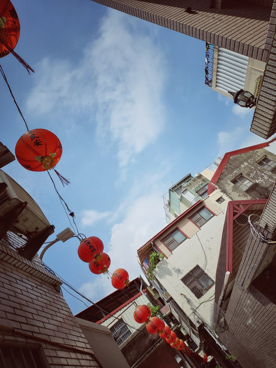 ckckforeskin's tweet image. あおいそら

#AsianEmergingPhoto #Taiwan #alley #bluesky #lanterns #streetsnap 
©️skinskin