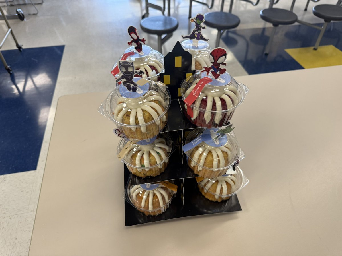 SBRileyhigh's tweet image. Yesterday, @SBRileyhigh recognized a group that often goes overlooked, our incredible cafeteria team! Happy National School Lunch Hero Day! Thank you for all you do each day to serve our scholars &amp;amp; staff with care. You are the best! 🦸🏾‍♂️🦸‍♀️ 
#GoWildcats