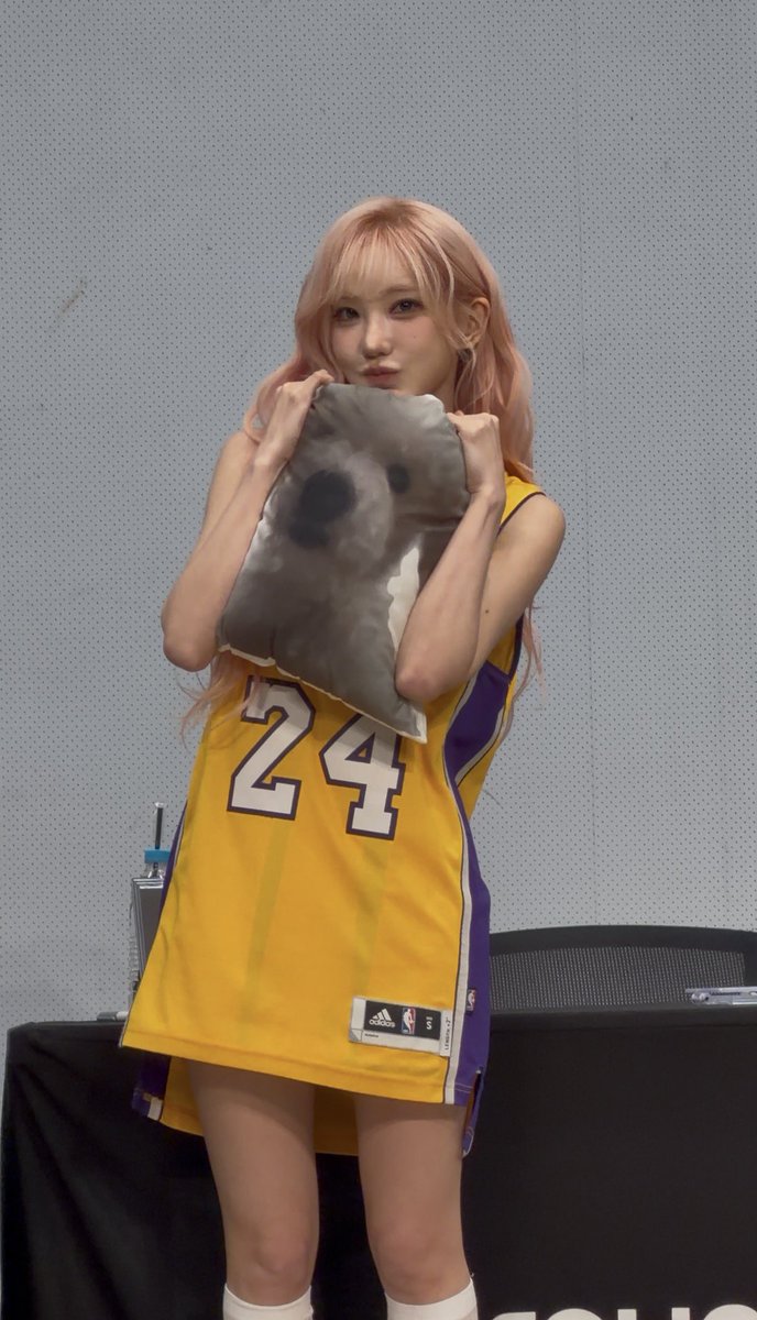 콘 tweet media