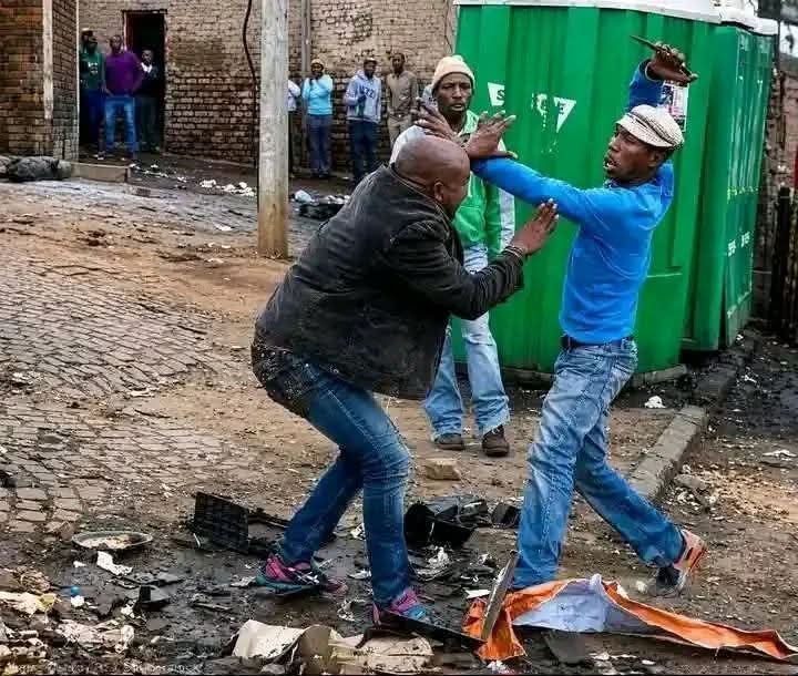 NebeletG's tweet photo. Stop the xenophobia &amp; the killing of African brothers &amp; sisters. If retaliation erupts in other countries, it will be 1 Vs 53 African nations &amp; it will be  🇿🇦 &amp; 🇿🇦ns who pay the heavy price. NB: You have successively killed African brothers &amp; sisters in six rounds.
@GovernmentZA https://t.co/MYIwC07h3u