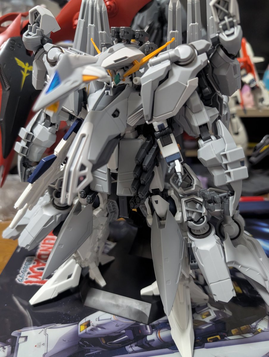 Nm0Fq's tweet photo. HGUCアリュゼウス完成
量産型νガンダムは前評判通りシールが気になるが全然許容範囲
アリュゼウス部分組んでる途中何作ってるか分かんなくなった、形状が宇宙世紀MSにしては独特すぎる
でも組み終わって色んな方向から見ると各部分の形状の理解度が上がって面白い
 #ガンプラ  #閃光のハサウェイ https://t.co/wCBH0eIjGl