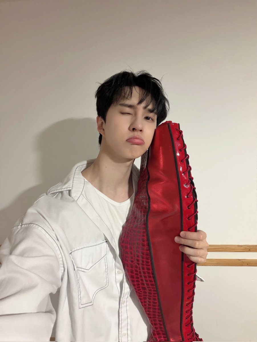 S27M_official's tweet image. 260502 #킹키부츠
𝑮𝒐𝒐𝒅𝒃𝒚𝒆, 쟌찰리

내 부츠 킹키부츠 킹카부츠 킹키부추 왕키부츠 킹열쇠부츠 내꺼야아아아아 가디마ㅜㅜㅜㅜㅜㅜㅜㅜㅜ 9개월이 왜 이렇게 빨라아아아아ㅜㅜㅜㅜ 지금까지 쟌찰리 사랑해 주신 모든 분들께 저의 사랑을 똑같이 드리도록 하겠습니다 언제나 열심히 잘