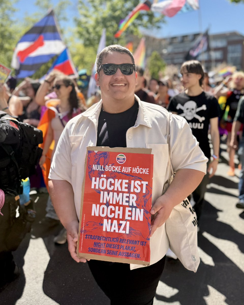 Max tweet media
