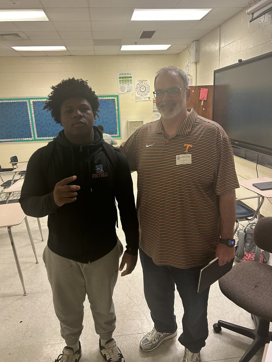 QuincyLCarter's tweet photo. @Gelarbee Thank you for stopping by and speaking with our athletes today… @D1__34 ALL REGION 6A MONSTER… HIS GAME AGAINST GRAYSON WAS ALL-WORLD… COME CHECK HIM OUT… SPRING STARTS MAY 6th… @RecruitGeorgia https://t.co/J9WbsXED56