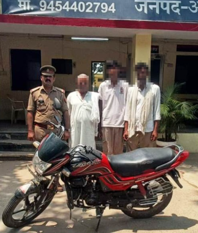aligarhpolice's tweet image. #Aligarh । #AligarhPolice
''ऑपरेशन स्माइल'' के तहत थाना पिसावा पुलिस टीम द्वारा गुम हुए 14 वर्षीय बालक को तलाश कर परिजनों को किया गया सुपुर्द ~ परिजनों के चेहरे पर लौटाई मुस्कान ।
#UPPolice