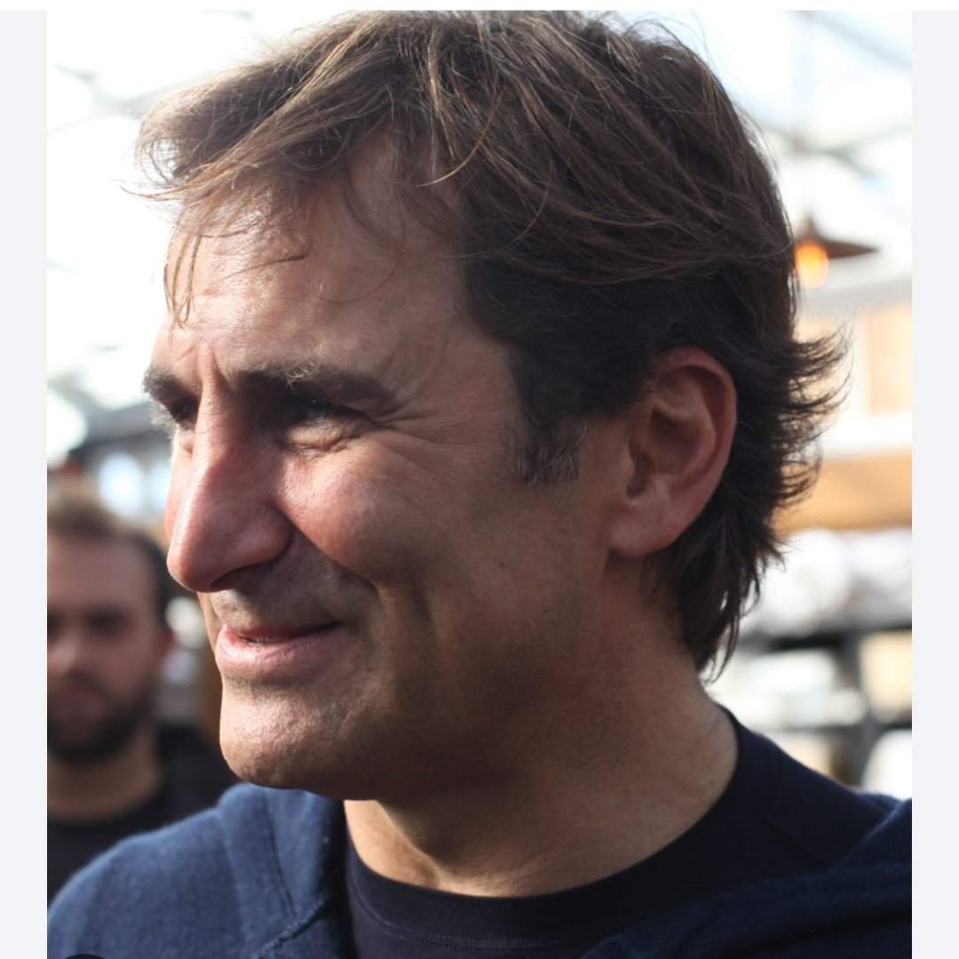 #AlexZanardi non è stato solo un pilota prima e un paraolimpico dopo .
alex è un Uomo diventato termine di paragone che non avrà mai eguali 🤍