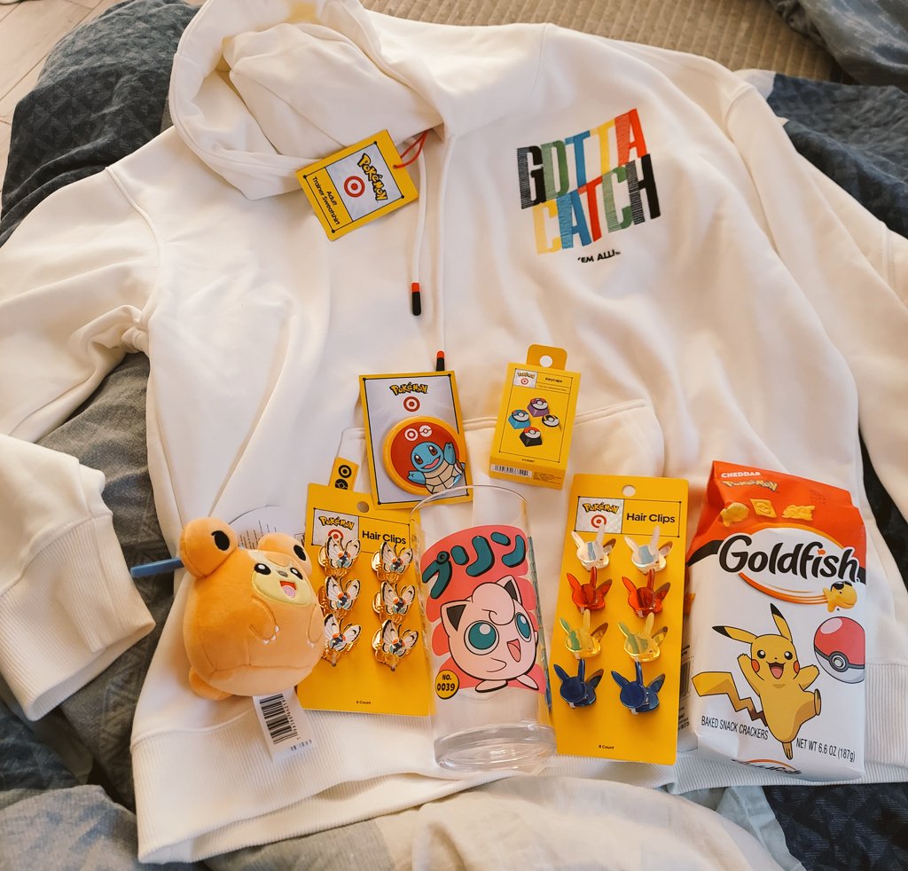 Megami33's tweet image. Fun early morning with my Pokey bud, Rachel! Got a few goodies, including the sweater I wanted! Then we got some food &amp;amp; starter drinks at iHop (not really, but they look like em). Thanks to the Target employees for being so nice! O^_^O #Pokémon #HappySaturday
