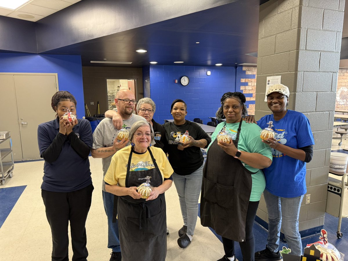 SBRileySports's tweet image. Yesterday, @SBRileyhigh recognized a group that often goes overlooked, our incredible cafeteria team! Happy National School Lunch Hero Day! Thank you for all you do each day to serve our scholars &amp;amp; staff with care. You are the best! 🦸🏾‍♂️🦸‍♀️ 
#GoWildcats