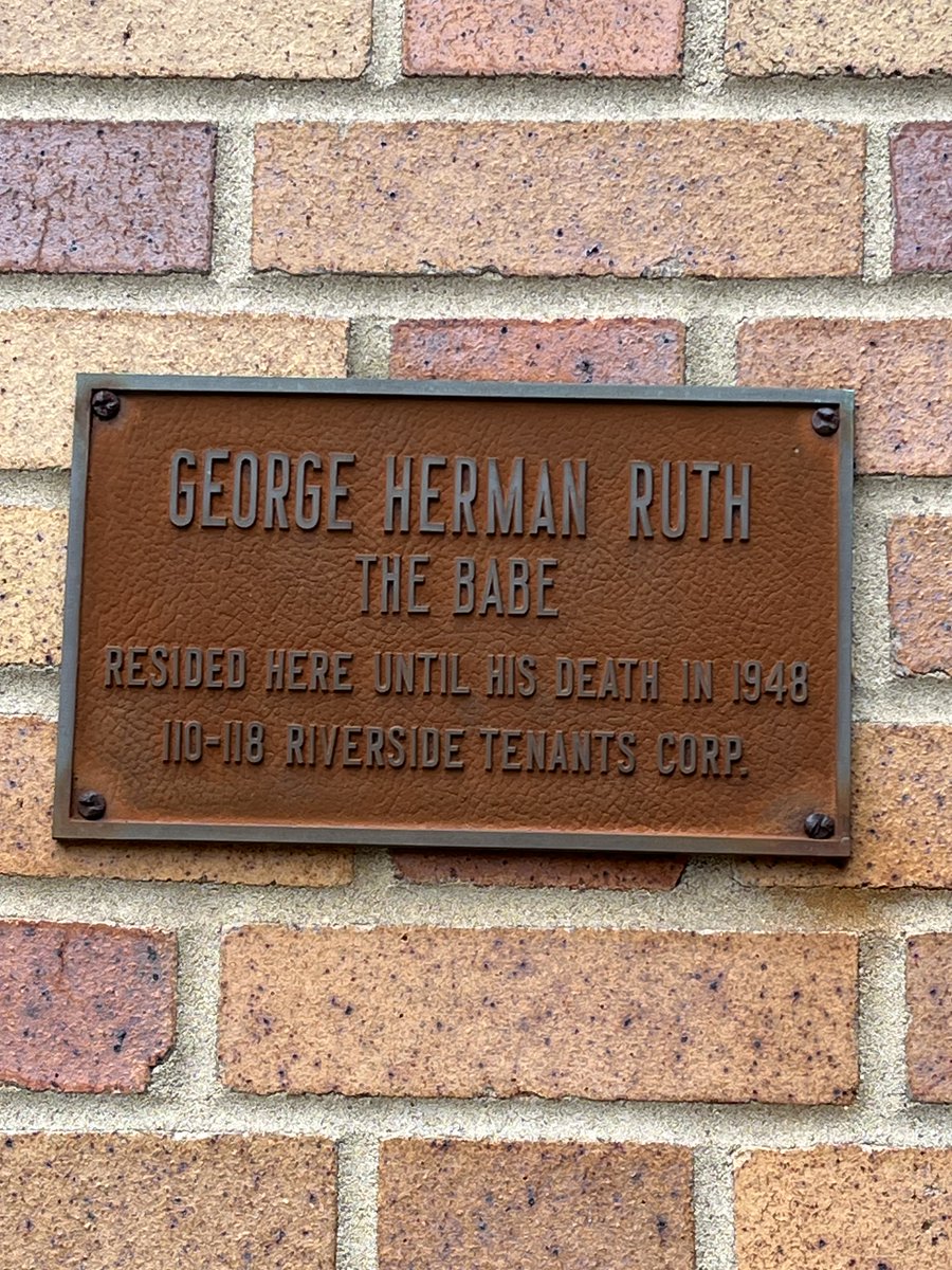 rollerCD's tweet photo. Never know what you'll find on a random walk in NYC. https://t.co/xkH566EUCq