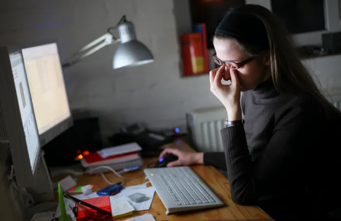 FundacionGabo's tweet photo. 👩🏽‍💻 Las mujeres periodistas siguen siendo blanco de insultos, campañas de desinformación y ataques que buscan silenciarlas.

En esta nota exploramos cómo se manifiesta la violencia digital de género y qué herramientas existen para enfrentarla y cubrirla con responsabilidad, léela aquí 👉🏾 https://t.co/IAIlmEqCCk