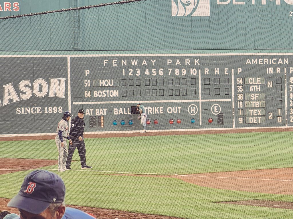 Stephapoulos's tweet image. it was a good game. 

🗓: Friday, May 1, 2026
📍: @fenwaypark
⚾️: @astros @ @RedSox
📸: me

#DirtyWater