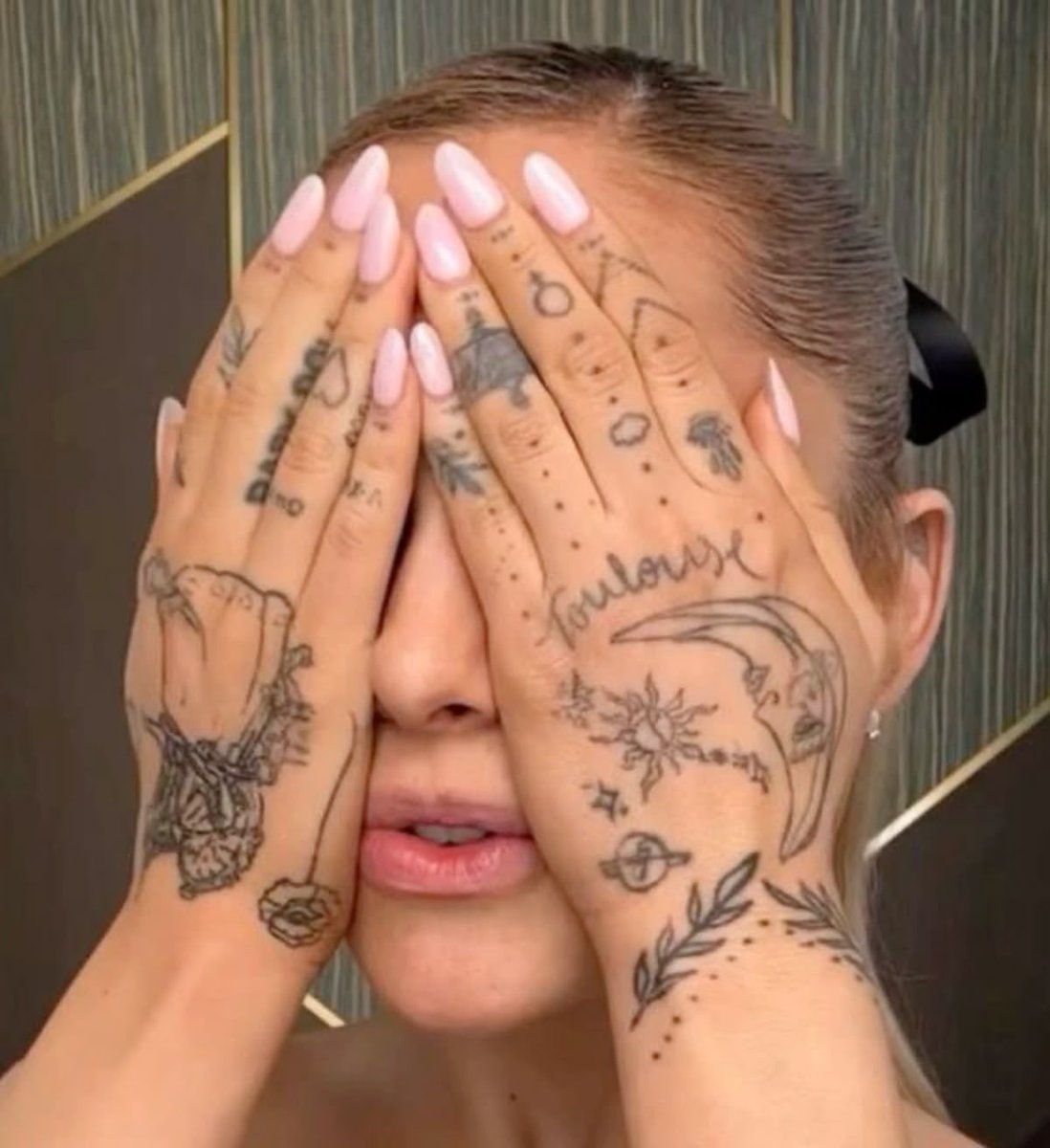pinkglitterie's tweet photo. Hand tats https://t.co/pIrPvkdK6I