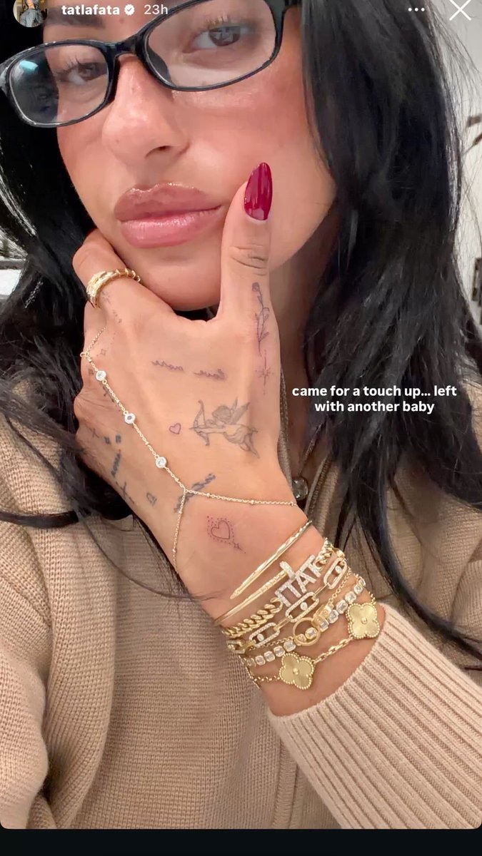 pinkglitterie's tweet photo. Hand tats https://t.co/pIrPvkdK6I