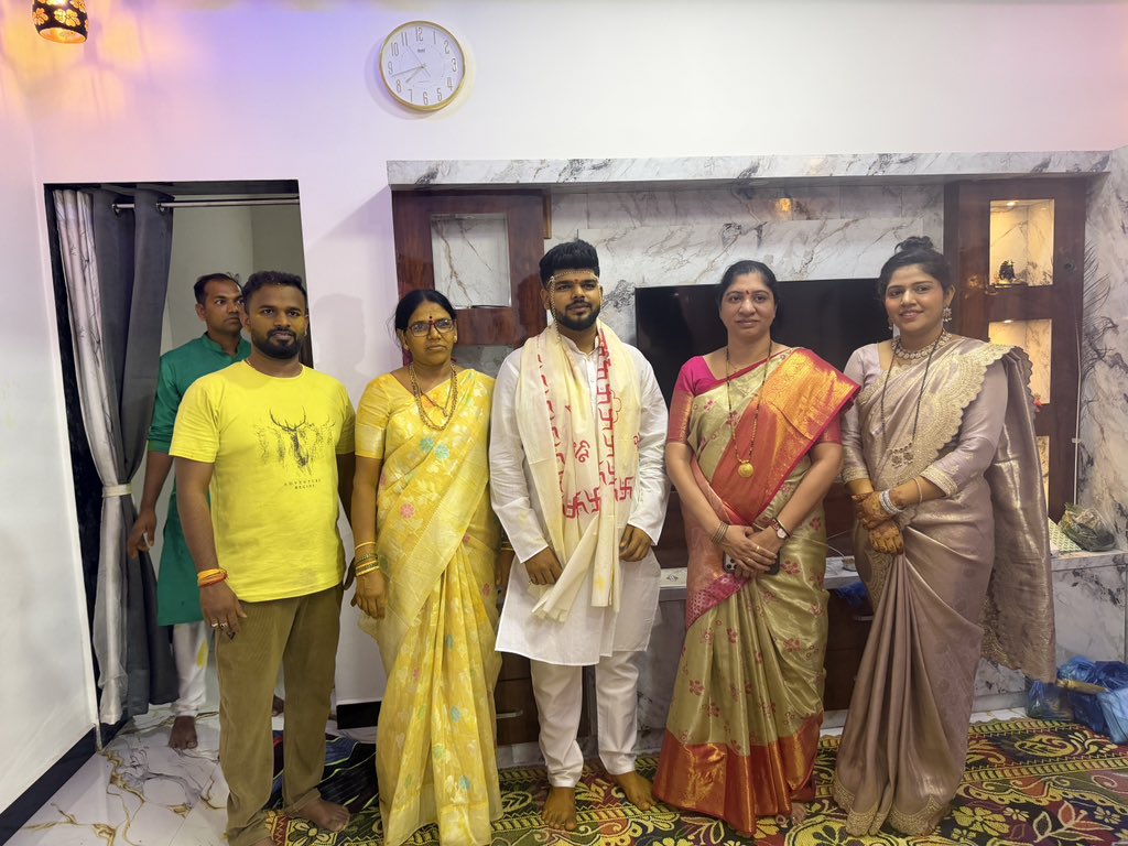 MonikaPanve's tweet image. 📍भिवंडी #नादीठने 
🗓️०२ में २०२६

आज मु. नादीठने येथे चि.मिलिंद यांच्या हळदी समारंभात उपस्थित राहून त्यांना शुभेच्छा दिल्या..!

#हळद #Congratulations