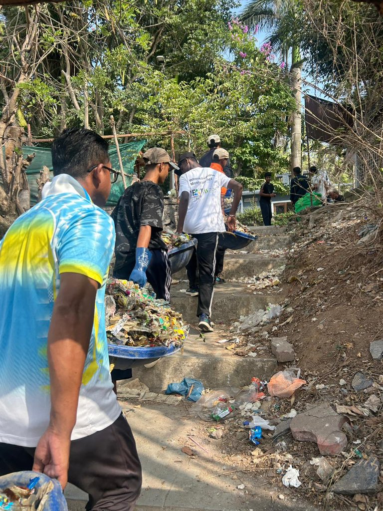 AfrozShah1's tweet photo. Week 581.

2nd cleanup of the day.

Daana pani beach.

Our Saturday ends. https://t.co/lWinjPXfXv