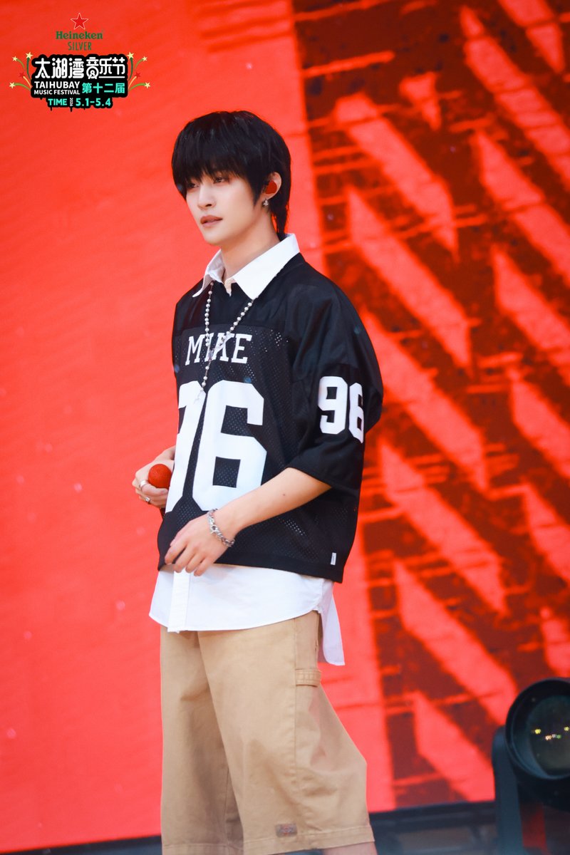 yangyang pics tweet media