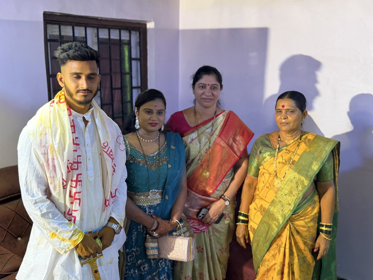 MonikaPanve's tweet image. 📍भिवंडी #नादीठने 
🗓️०२ में २०२६

आज मु. नादीठने येथे चि.धिरज यांच्या हळदी समारंभात उपस्थित राहून त्यांना शुभेच्छा दिल्या..!

#हळद #Congratulations