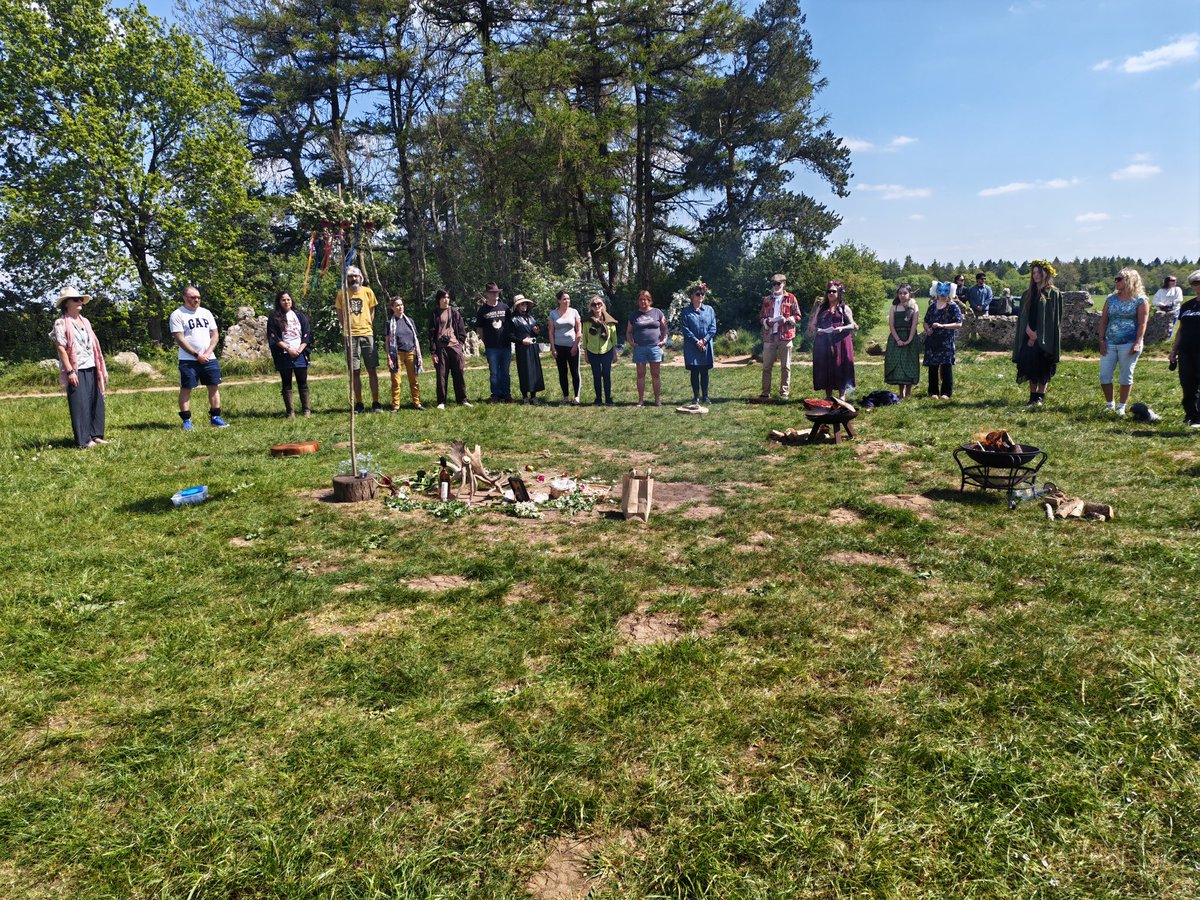 nietzchess's tweet image. Chillin' at the Beltane ceremony. So good to welcome back the sun at almost full force. ☀️

#hiking #beltane