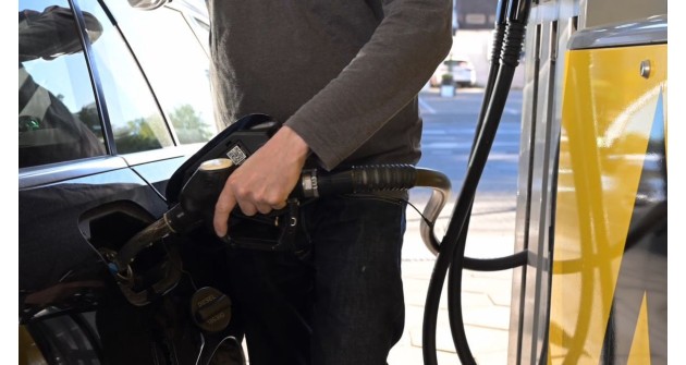 OKde_official's tweet image. [News]  ADAC: Tankrabatt kommt nicht voll bei Autofahrern an. - Die Spritpreise sind vorerst nicht so stark zurückgegangen wie die entsprechende Steuersenkung. Schlägt der volle Effekt bald durch? #Lifestyle #OKde | Mehr hier &amp;gt;&amp;gt;&amp;gt; ow.ly/yEki106xYv3