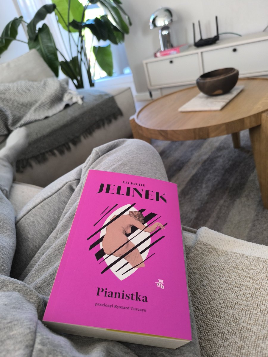 cikakinez's tweet photo. @zenskybukowski Ja je razvlacim vec nedeljama i nikako da dovrsim, naporna mi je i monotona, ali je isto i ne mogu ostaviti... https://t.co/Lh5FhYeqVN