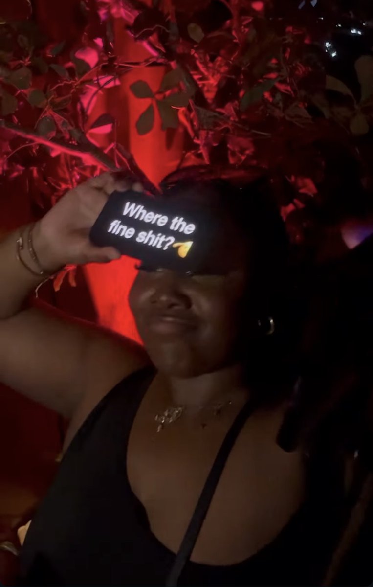She tweet media