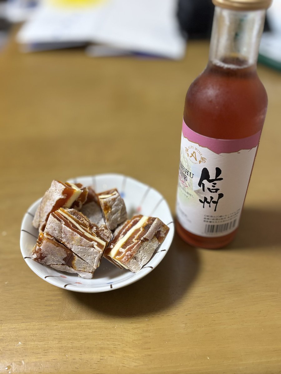 tm7235's tweet photo. センチュリーライドの時塩尻で買ってた市田柿ミルフィーユいただきます https://t.co/XAI2Stc6Dy
