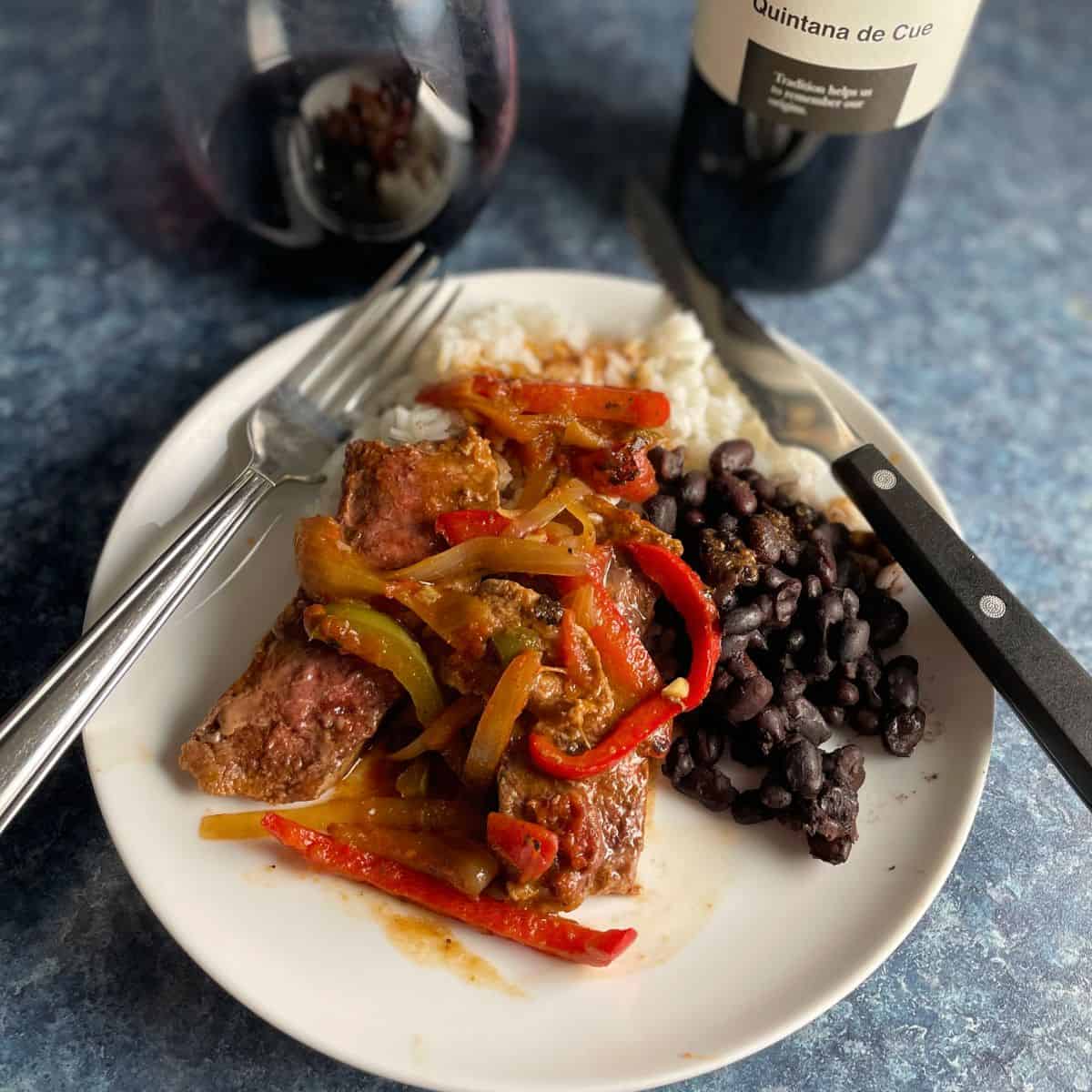cookingchat's tweet photo. Spice up your #CincodeMayo dinner with this flavorful Steak Picado recipe! Tender beef cooked with peppers, tomatoes, and Mexican spices makes an easy weeknight meal with bold flavor. Serve with rice, tortillas, or your favorite Mexican sides.

https://t.co/3Azu0wJhQH https://t.co/m609dkB60u