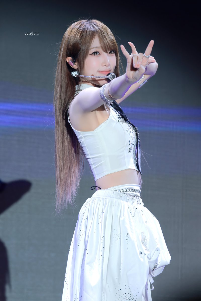 Austyiz's tweet photo. 260502
#최예나 #예나 #YENA #CHOIYENA #イェナ https://t.co/20cKACrFBI
