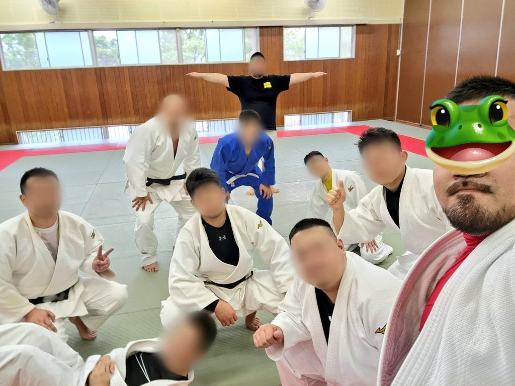 hasukichi's tweet photo. GWの初日は、
柔道部の稽古でしたー！

久しぶりの投げ込み(ひたすら投げまくる練習)はキツかった！😆

やー、でもやっぱ柔道は楽しいね！
そしてたくさんの人数がいる時はことさらに楽しい！！

#セルフフリート
#そのうち消します https://t.co/OMsjthPgvt
