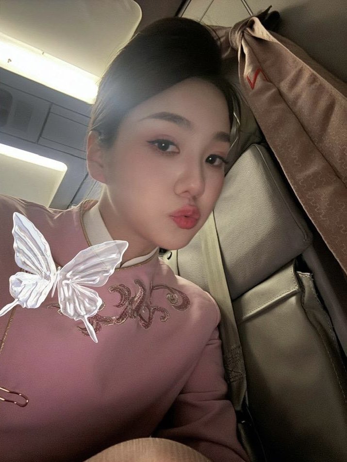 Hanhan960's tweet photo. 你摸摸我的衣服，是不��做你女朋友的料子？ https://t.co/Edb7lzd1Y2
