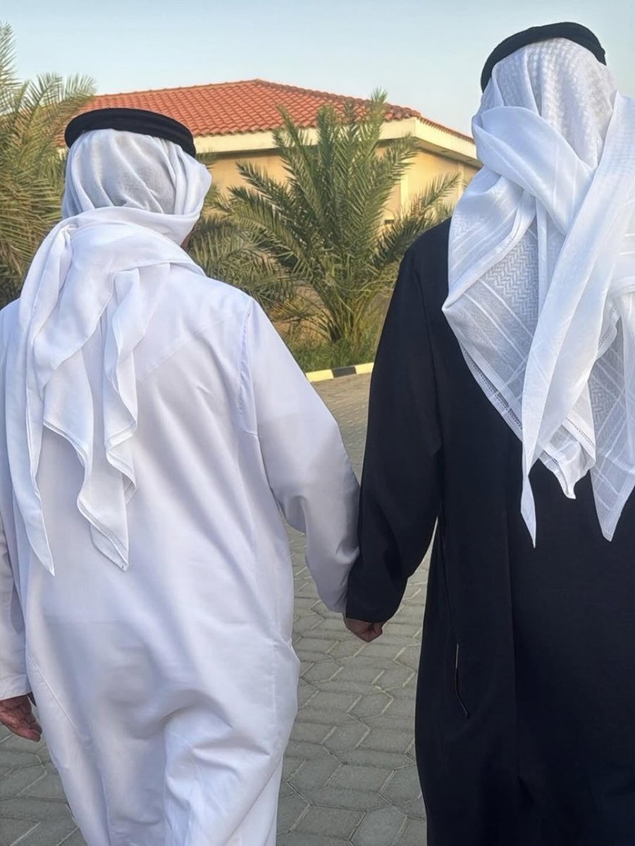 OMAlsaedi's tweet photo. سيدي رئيس الدولة يزور منزل محمد خميس محمد بن روية الخييلي في منطقة رماح في منطقة العين

الله يطول بعمرك سيدي ويرعاك https://t.co/LtoLoU1Qd1