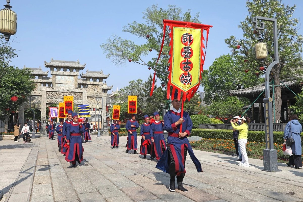 ChinaJimo's tweet photo. This May Day holiday, #Jimo Ancient City in #Qingdao, #China is packed with fun!
From county magistrate parades and cultural quizzes to traditional opera, concerts, chess matches and dazzling night light shows, there’s something for everyone.
Meet the beloved mascot “Moxiaoniu,” enjoy folk performances and step into history among ancient blue-brick streets and traditional architecture for a holiday full of culture and joy.
#ChinaTravel #MayDayHoliday #TravelinQingdao #TravelinJimo
