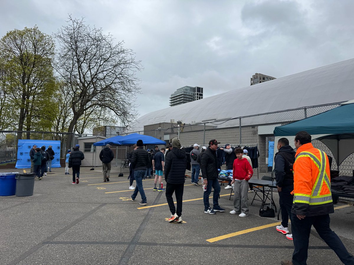 SMCS1852's tweet image. #HappeningNow
We've kicked off our annual Father &amp;amp; Son BBQ! Get ready for a full day of friendly games of soccer, basketball, chess, foosball, and so much more.
#smcsfamily