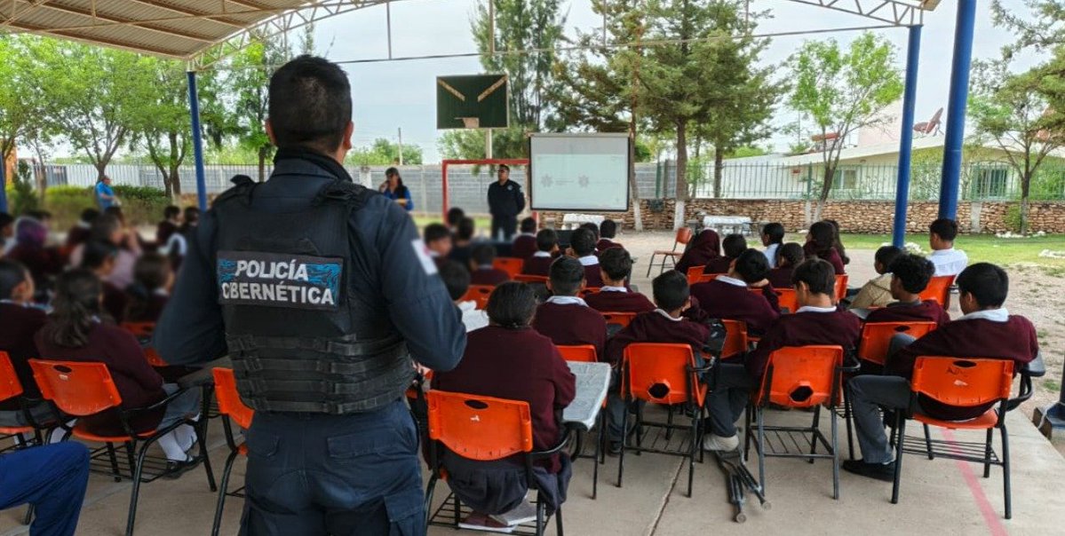 SSP_Zac's tweet image. Como parte de las acciones orientadas a la construcción de entornos seguros y en el marco de la “Agenda de Paz y Progreso 2026”, la #SSP a través de la División Científica de la #PEP, dió una conferencia de prevención de delitos cibernéticos en Ojocaliente.n9.cl/quf94