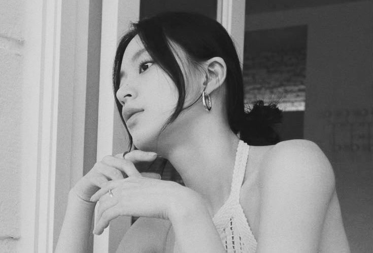 zixyoung's tweet photo. Quiet moments and a presence that doesn’t need to try just existing, effortlessly leaving something beautiful behind. https://t.co/qPy3cuJMlF