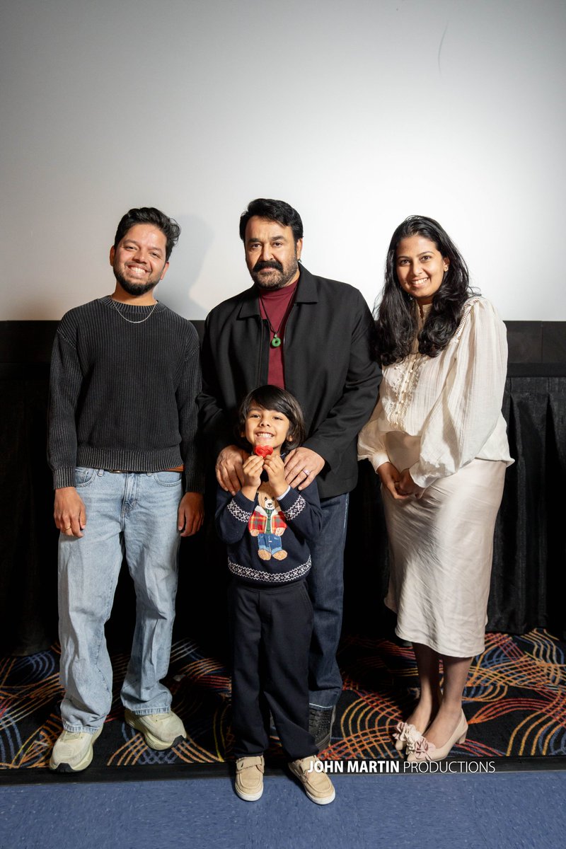 SanjayHaridas_'s tweet photo. അണ്ണൻ്റെ കൂടെ ഒരിക്കൽ കൂടെ ഒരു സിനിമ FDFS കണ്ടൂ ♥️ #fdfs #Patriot #mohanlal
Thank you @AVDAmerica ♥️ https://t.co/OW3thS4TXd