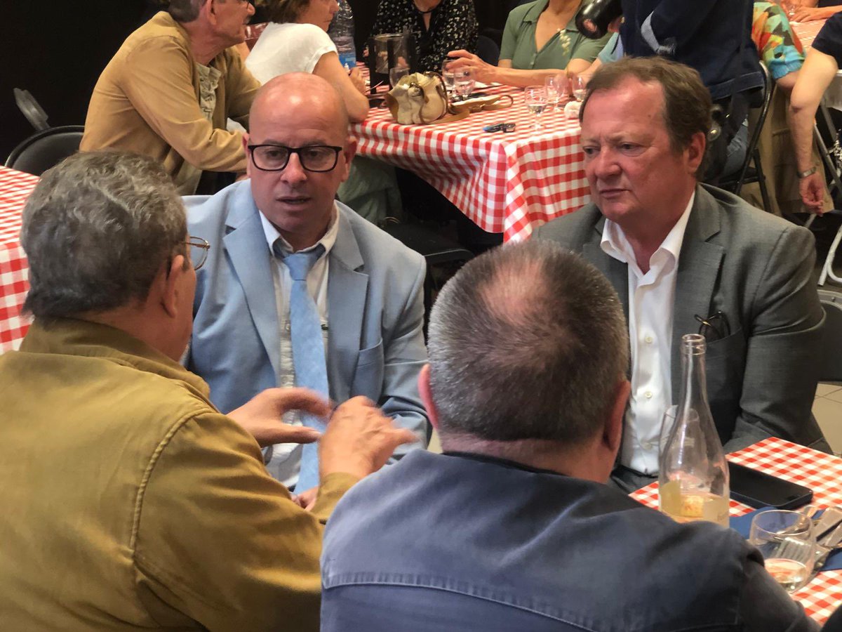stephane1peu's tweet photo. Ambiance chaleureuse ce matin à la guinguette de #Pierrefitte .
Bonne humeur, bonne musique et bonnes discussions. https://t.co/6ZdX4QQ6r7