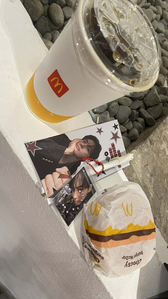 ⋆˚𝜗𝜚˚⋆ ayi will see BTS 🥹💜✨ tweet media