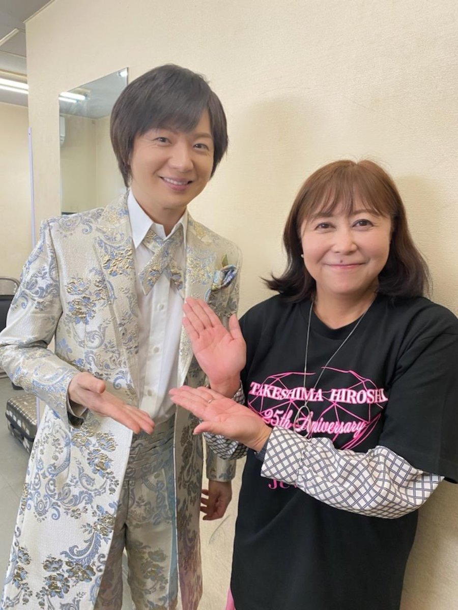 takeshima_staff's tweet image. "花束"

かすみ草の花言葉は

「清らかな心」

in青森 無事終了！
あたたかな青森パワーを
たくさんいただきました。
なんと！青森放送の田村啓美さんが
お越しくださいました。
飛行機が遅れたのでこんな
時間ですが、今から明日の準備...
今日も１日お疲れ様でした。
#ひろネット #花便り #LIVE