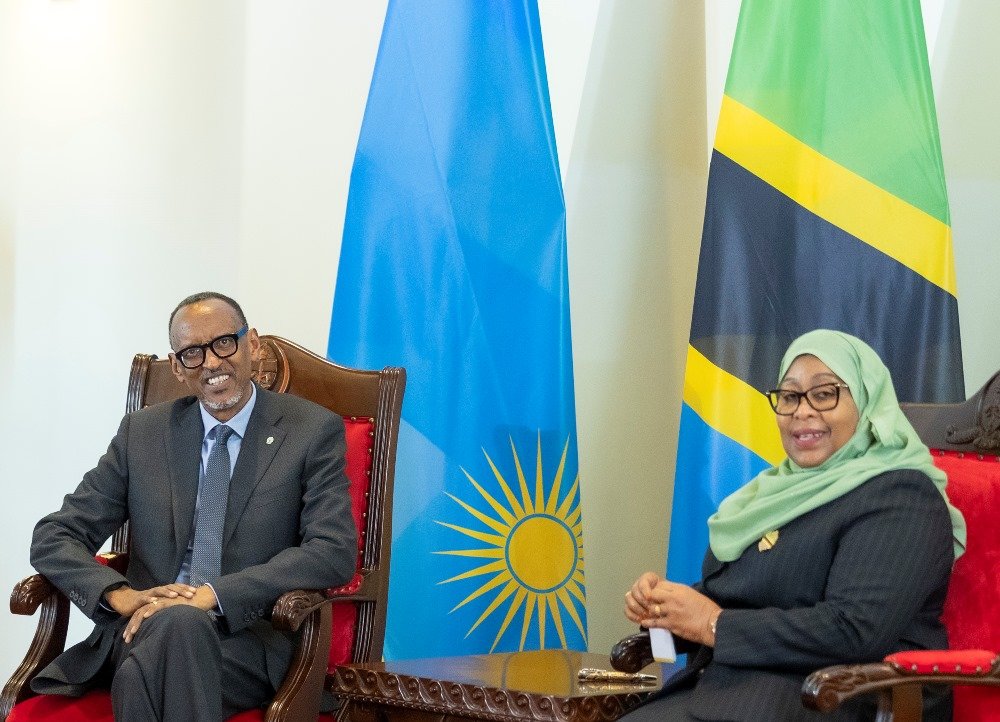 fordbee's tweet image. Diplomacy Alert: 🏛️🇷🇼🤝🇹🇿 President Kagame is set for a high-stakes working visit to Tanzania tomorrow. 🌍 The mission: Deepening trade &amp;amp; transport ties to secure the 250’s primary logistics gateway. 🚛⚓ #RwandaTanzania #Diplomacy #EAC #Kagame #RwOT