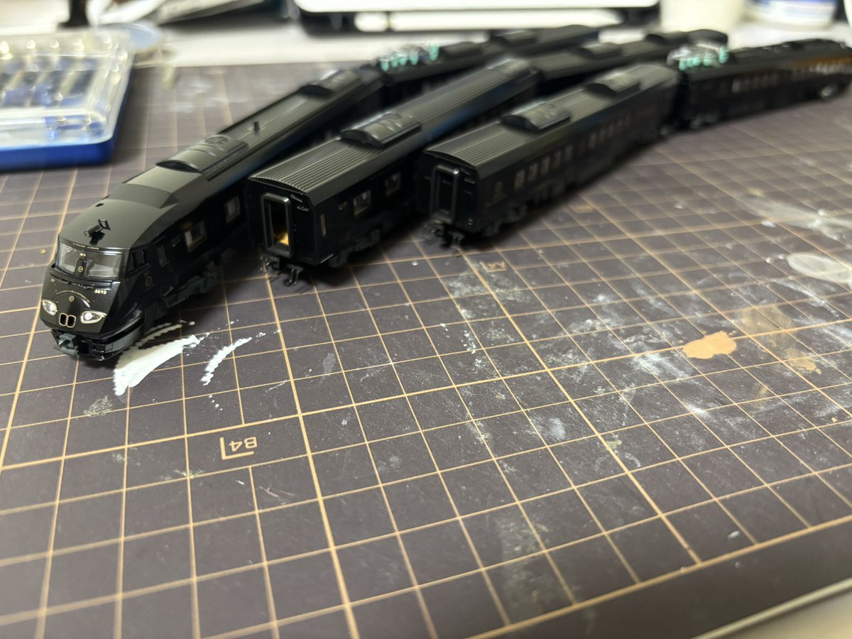 Q_railway_model's tweet photo. リレーつばめと36ぷらす3の整備
36ぷらす3のスカート外しやすくなってて感動した！！
 #KATO https://t.co/EC7Qx1iFXa