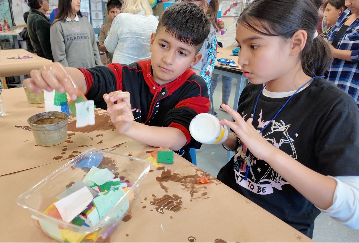 kcpublicschools's tweet image. Thank you to everyone who made it out and to Family Art Night, hosted by LINC and Garfield Elementary! We love seeing the art and memories that were created.

#KCPS #FamilyNight #Community