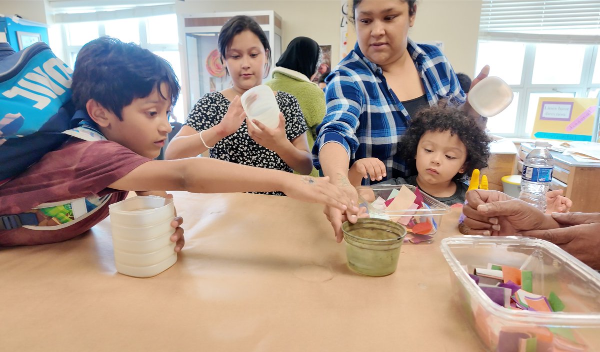 kcpublicschools's tweet image. Thank you to everyone who made it out and to Family Art Night, hosted by LINC and Garfield Elementary! We love seeing the art and memories that were created.

#KCPS #FamilyNight #Community
