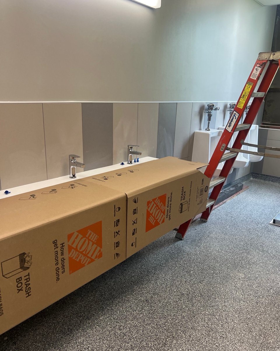 DAX_Solutions's tweet image. 🪖 Completed in 2024, the New Century Hangar &amp;amp; OMS Bathroom Renovation in Gardner, KS. Contact us for your next project at DAX-GS.com!

#Construction #Renovation #Army #Contractor #DAXContractingSolutions #KansasCity