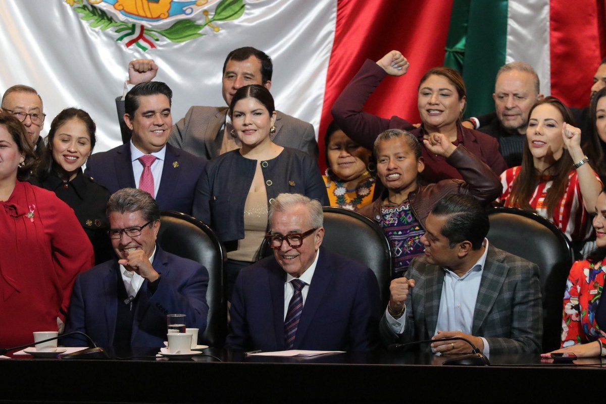 Curioso, ¿no? Cuando Estados Unidos te sigue el rastro, entonces sí, estás solo. 

#MoralejaPolítica: #NoEstasSolo… hasta que las carpetas llegan a la frontera.

#RochaMoya