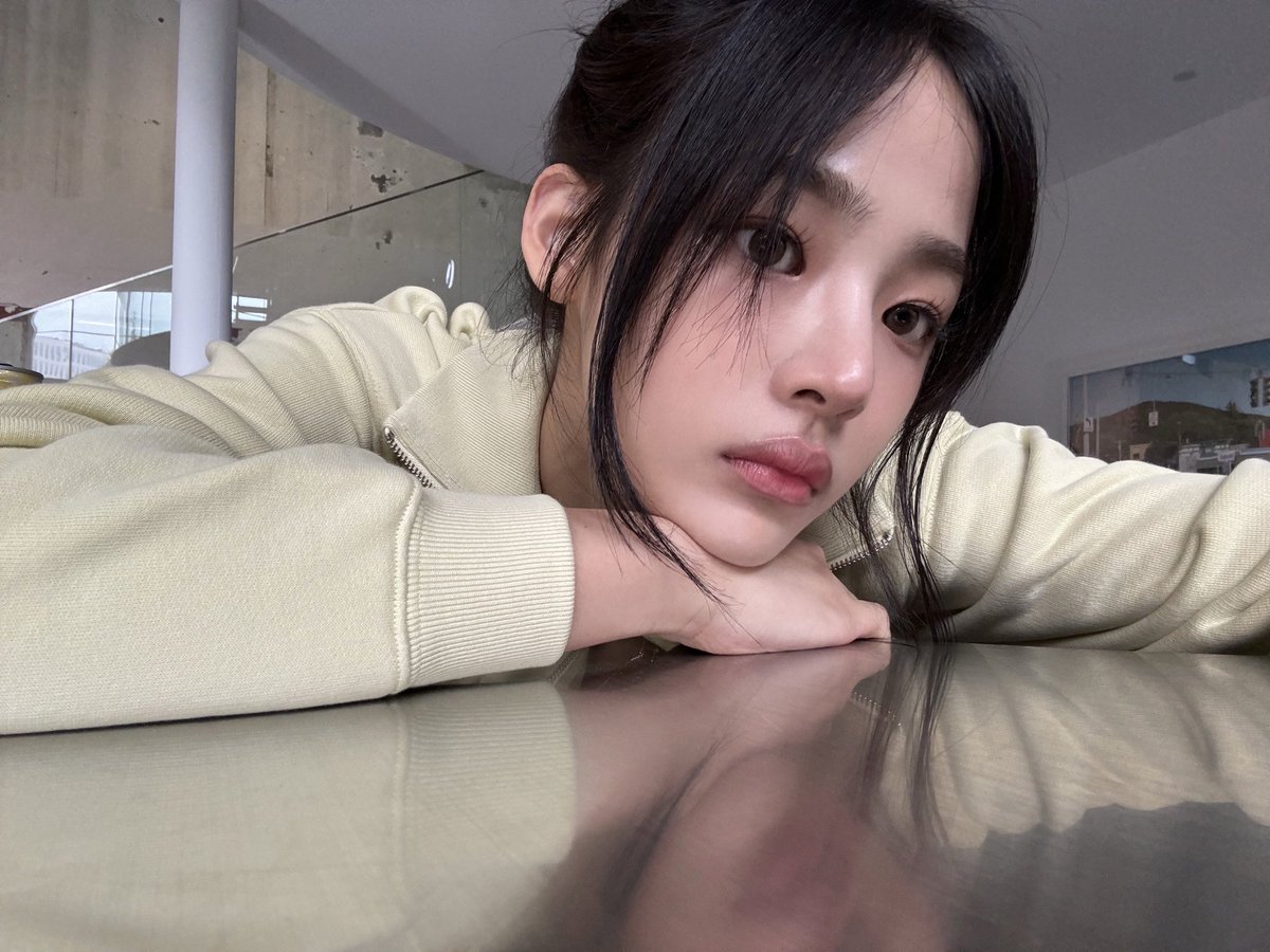 240503
#민지 #MINJI 포닝 💬